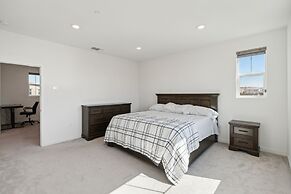 Spacious 3br Home With Charming Backyard 3 Bedroom Home