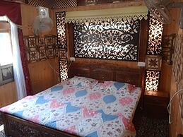 Houseboat  New  Dongola