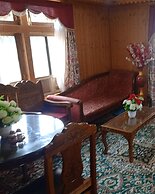 Houseboat  New  Dongola