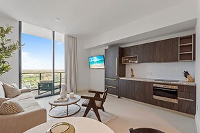 PH 51 Studio with Panoramic City Views