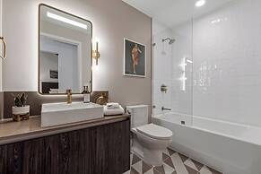 PH 51 Studio with Panoramic City Views