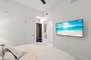 PH 51 Studio with Panoramic City Views