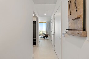 PH 51 Studio with Panoramic City Views