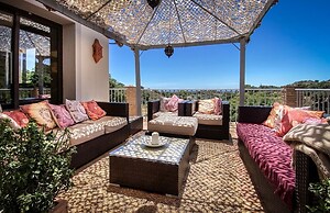 Luxury Villa With Stunning Views in Estepona