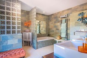 Luxury Villa With Stunning Views in Estepona