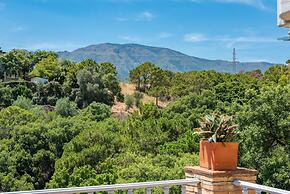 Luxury Villa With Stunning Views in Estepona