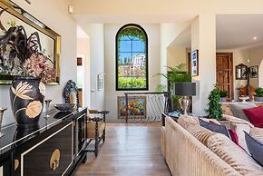 Luxury Villa With Stunning Views in Estepona