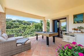 Luxury Villa With Stunning Views in Estepona
