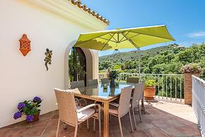 Luxury Villa With Stunning Views in Estepona