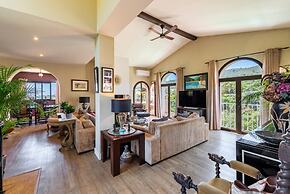 Luxury Villa With Stunning Views in Estepona