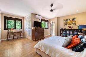 Luxury Villa With Stunning Views in Estepona