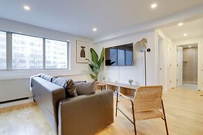 Apt Just 10 Minutes Away to Airport