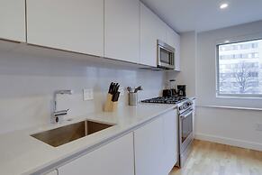 Apt Just 10 Minutes Away to Airport