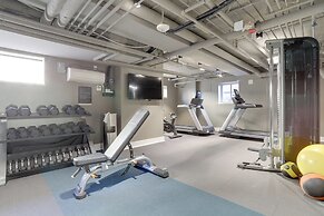 Apt Just 10 Minutes Away to Airport