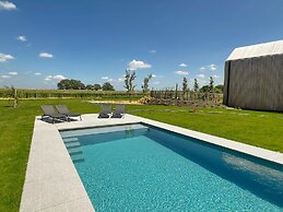 Amazing Lodge With Shared Pool