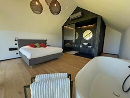Amazing Lodge With Shared Pool