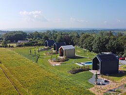 Amazing Lodge With Shared Pool