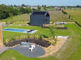 Romantic Holiday Home With Shared Pool