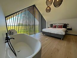 Romantic Holiday Home With Shared Pool