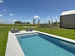 Romantic Holiday Home With Shared Pool