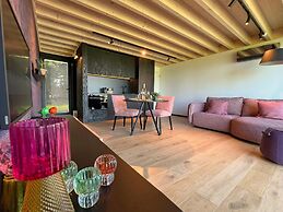 Romantic Holiday Home With Shared Pool