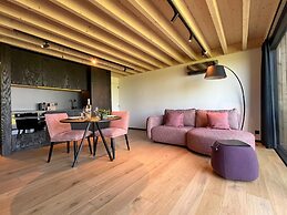 Romantic Holiday Home With Shared Pool