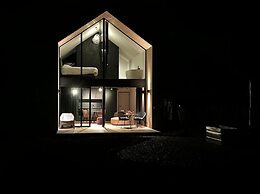 Romantic Holiday Home With Shared Pool