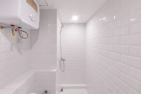 Spacious and Comfort Studio Loft at Kingland Avenue Apartment