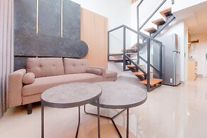 Spacious and Comfort Studio Loft at Kingland Avenue Apartment