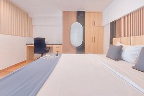 Spacious and Comfort Studio Loft at Kingland Avenue Apartment