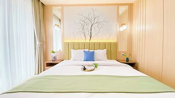 Simply Look Studio at Gold Coast Apartment