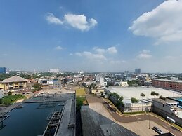 Homey and Comfy Studio Loft at Kingland Avenue Apartment