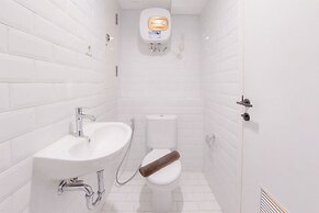 Homey and Comfy Studio Loft at Kingland Avenue Apartment