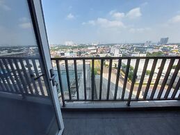 Homey and Comfy Studio Loft at Kingland Avenue Apartment