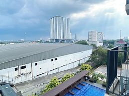 Modern Look and Restful Studio at Azalea Suites Apartment