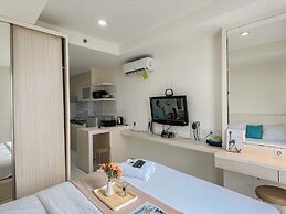 Modern Look and Restful Studio at Azalea Suites Apartment