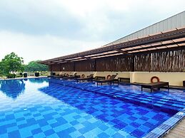 Modern Look and Restful Studio at Azalea Suites Apartment