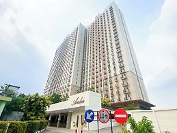 Modern Look and Restful Studio at Azalea Suites Apartment