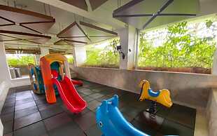 Comfy and Minimalist Studio at Bassura City Apartment