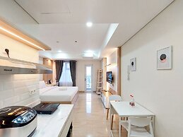 Restful and Comfy Studio Podomoro City Deli Medan Apartment