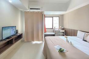 Cozy and Warm Studio at Gateway Park LRT City Bekasi Apartment