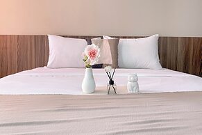 Cozy and Warm Studio at Gateway Park LRT City Bekasi Apartment