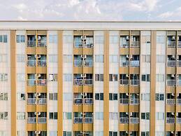 Cozy Living Studio at Gateway Park LRT City Bekasi Apartment