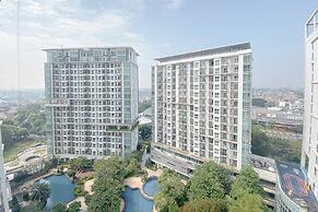 Modern Look Studio Apartment at Woodland Park Residence