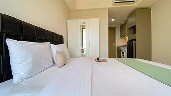 Great Location and Homey Studio Gold Coast Apartment near PIK