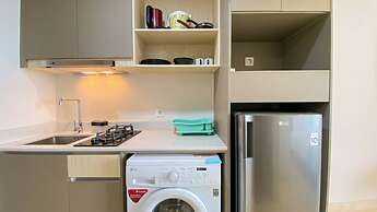 Great Location and Homey Studio Gold Coast Apartment near PIK