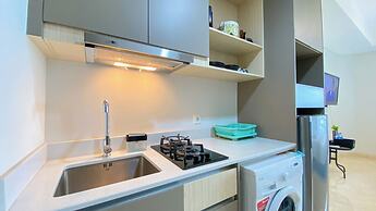 Great Location and Homey Studio Gold Coast Apartment near PIK