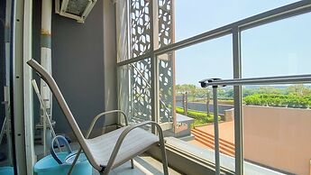 Great Location and Homey Studio Gold Coast Apartment near PIK