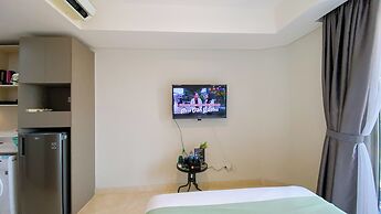 Great Location and Homey Studio Gold Coast Apartment near PIK