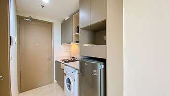 Great Location and Homey Studio Gold Coast Apartment near PIK